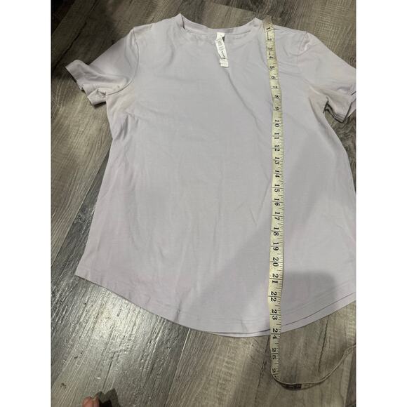 Lululemon Love Curved Hem Crewneck T-Shirt Lilac Ether Size 4 GUC Womens - Picture 7 of 9